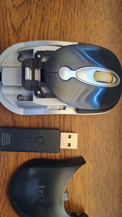 Продавам компютърни мишки 3 броя