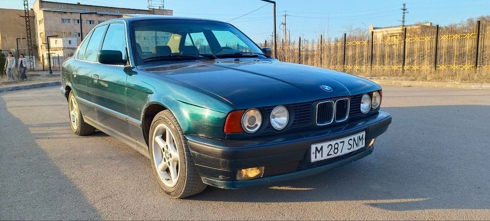 Продам  БМВ Е34.