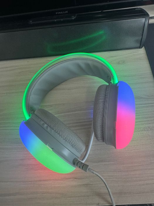 Много добри слушалки стават за ps4 стават за телефон който има букса