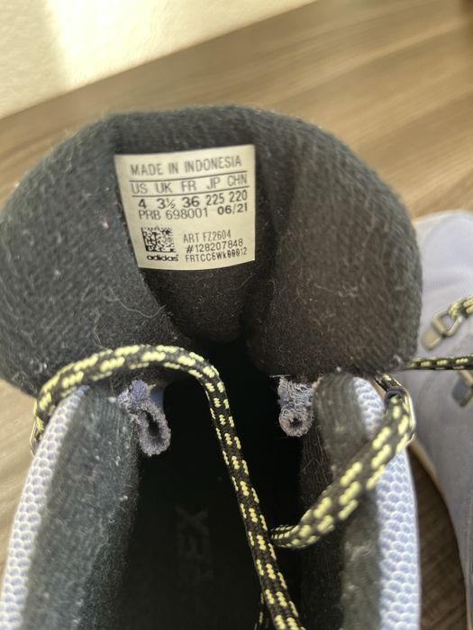 Боти Adidas 36н.