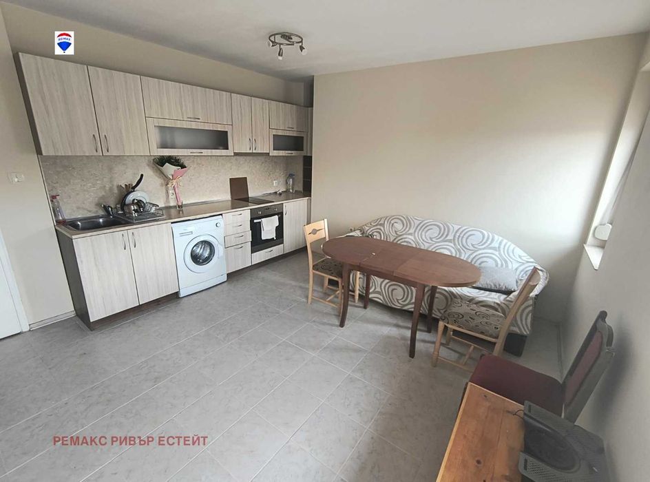 Дава се под наем Двустаен апартамент в Русе, Ялта - 60 кв.м за 280.5 € - Снимка #1