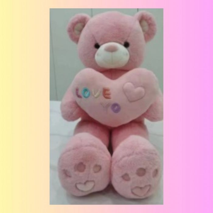 Голямо плюшено мече, със сърчице
