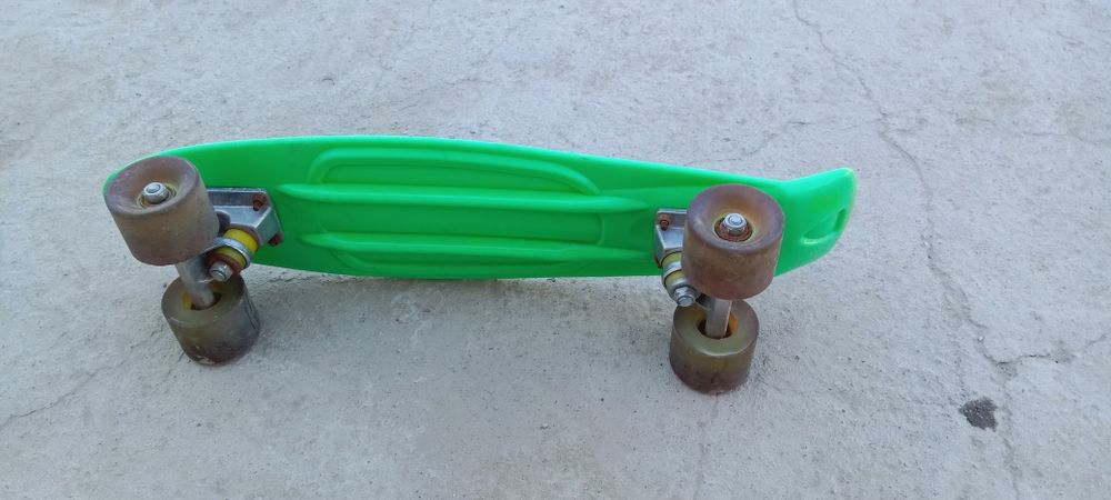 Зелёный скейт в отличном состоянии