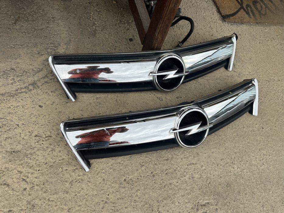 Решетка/Маска преден капак за Опел Антара!