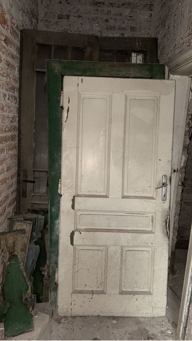 Vand usi foi si de usi cladire istorica lemn masiv