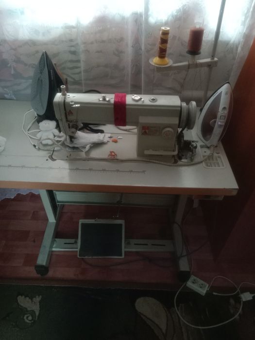Швейная машина электрическая