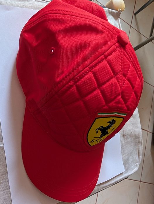 Șapcă Scuderia Ferrari originală, nouă model matlasat.