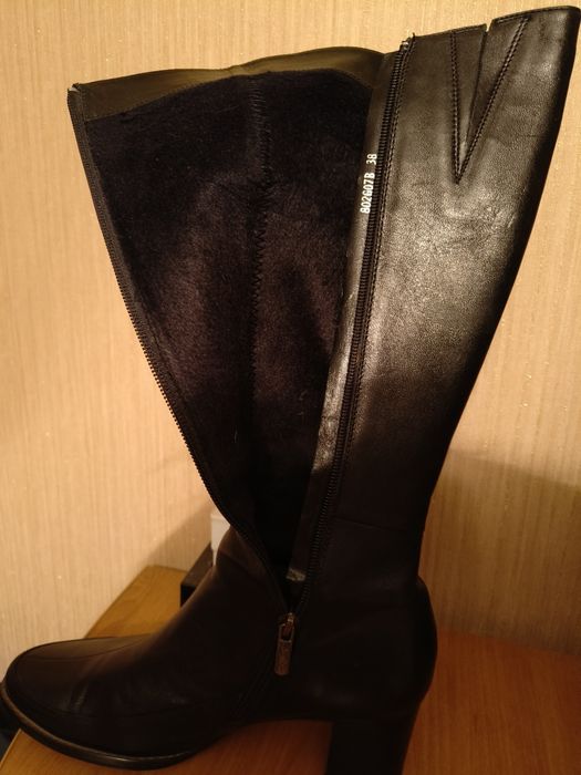 Продам верхнюю одежду