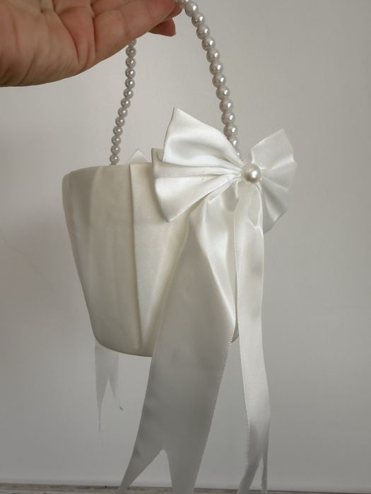 Аксесоари за сватба: кощници, було, табели, панделки,бутониери