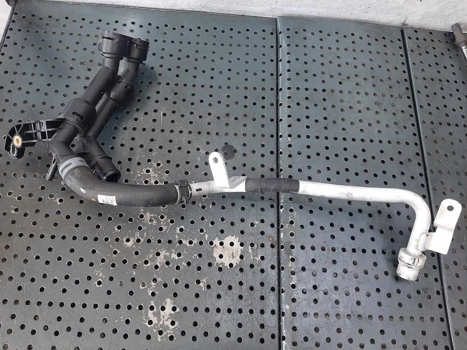 Conducta furtun apa radiator 2.0 tdi det audi q5 audi a3 8v audi a4 b9 04l122157ac