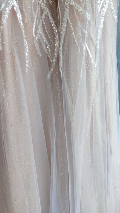 Дизайнерска официална рокля + сватбен букет и кошница