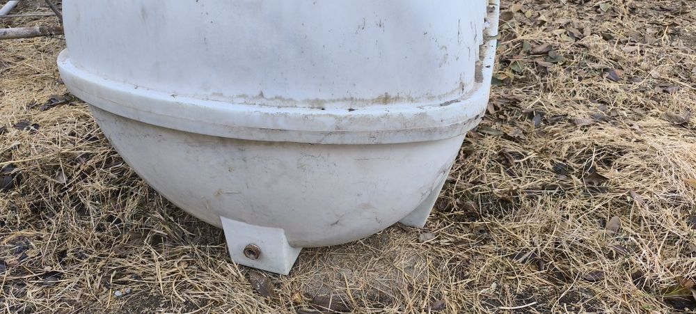 Бочка ёмкость 2 тонналик сотилади