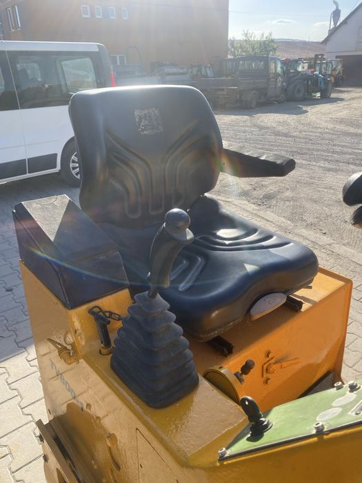 De vanzare sau da inchiriat vibrocompactor Terex Benford