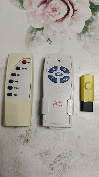 Люстра для зала.