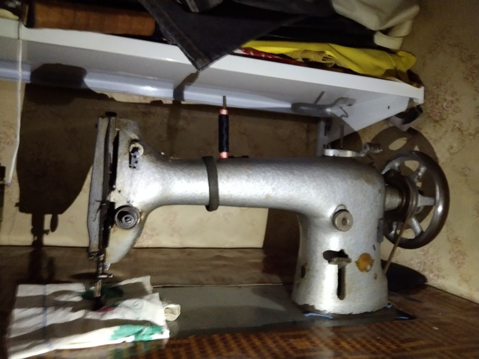 Швейная машина 22 класса. П.М.З. Выпускалась с пром столом.
