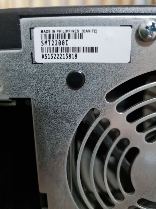 UPS APC SMT2200I, cu baterii noi noute, sigilate, in cutia lor