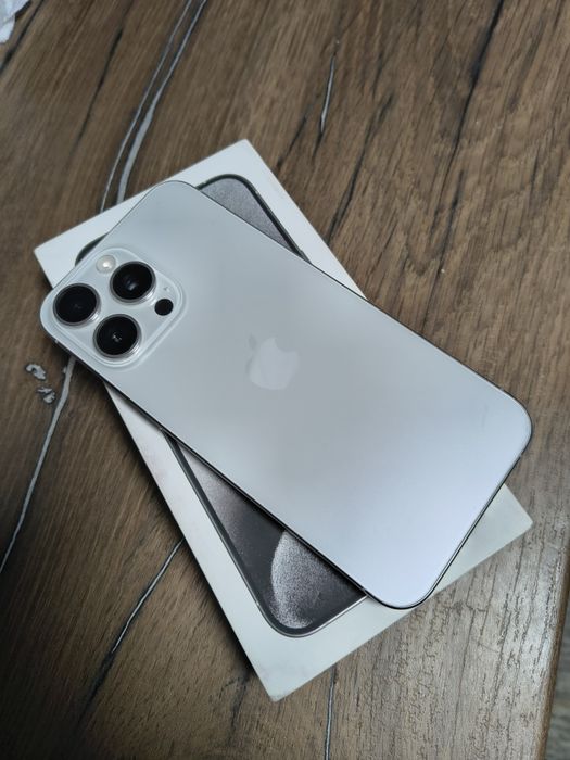 iPhone  15 pro max baterie 87