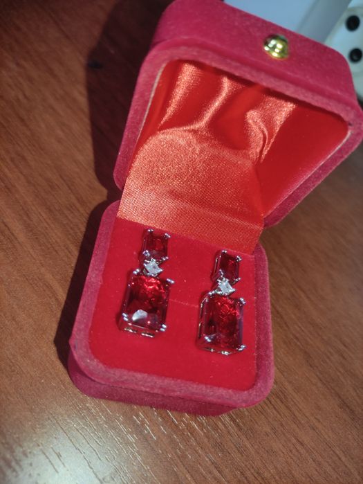 Продам серьги новые серебро