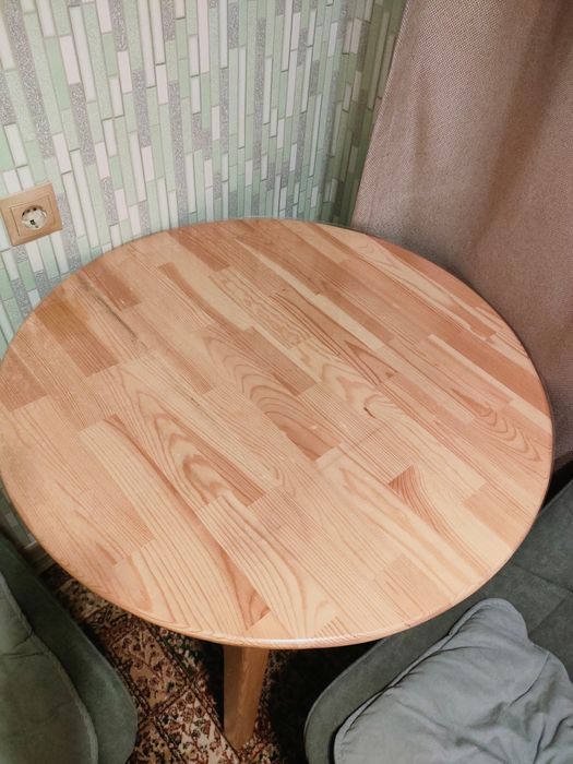 Продам обеденный стол