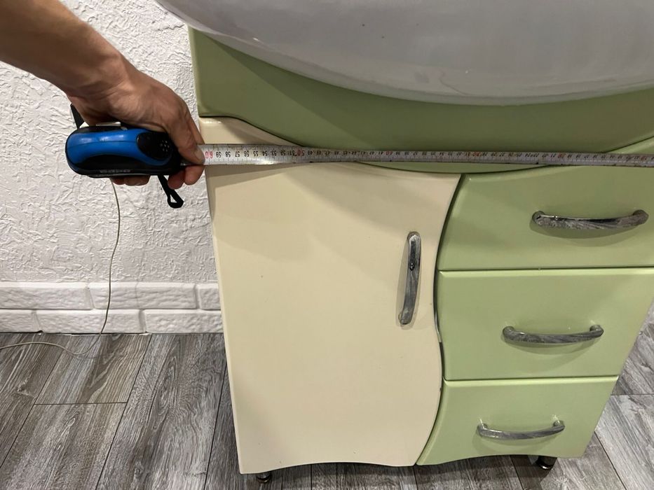 Продам раковину с тумбой