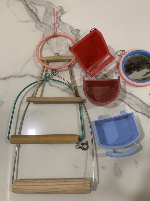 Кормушки ,качели для птиц