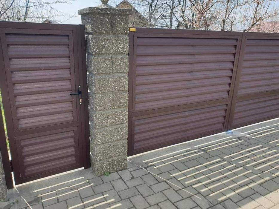 Garduri din panouri stil jaluzele, sipca metalica, tabla, plasa si BCA