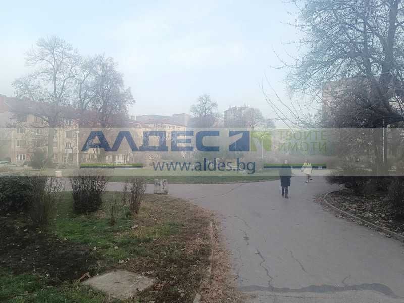 Дава се под наем Магазин в София, Център - 40 кв.м за 747.66 € - Снимка #2