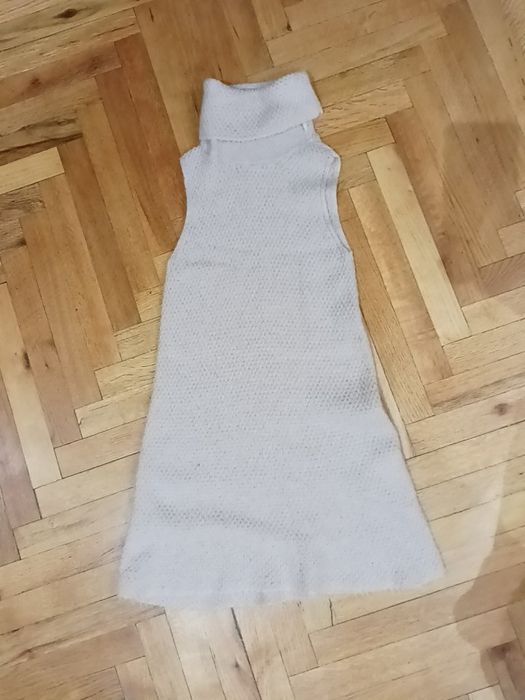 Рокля на Zara.          .