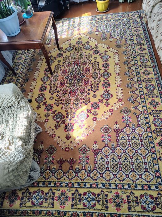 Продам флягу, казан, ковры