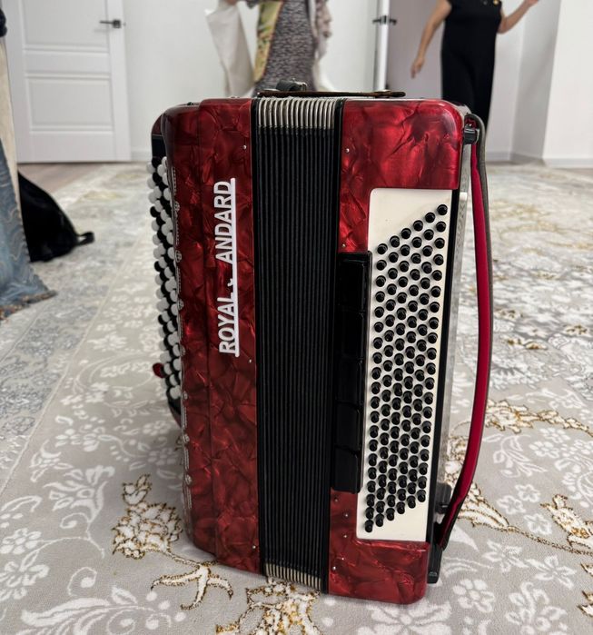 Баян сатылады тез арада