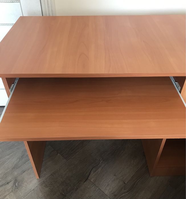 Продам компьютерный стол
