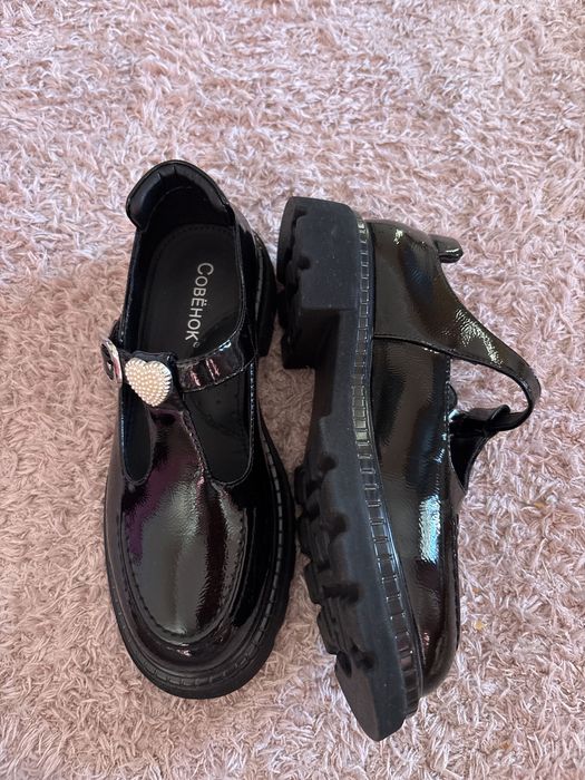 Лаковые туфли для девочки, как новые, размер 35