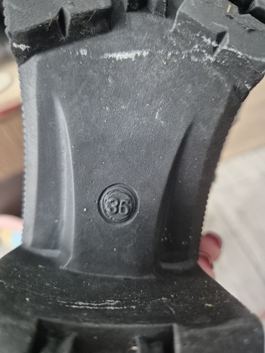 Vând ghete negre piele naturala