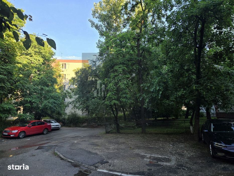 Apartament 3 camere  semidecomandat Rahova