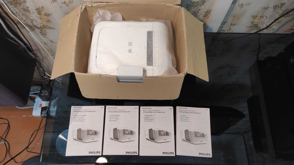 Philips AJ3916/12  радио, CD плеер, будильник, AUX.