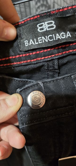 Vând blugi balenciaga