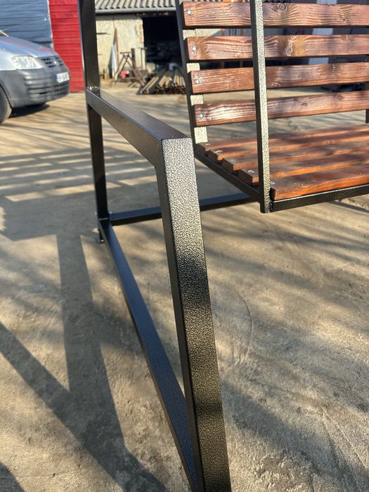 Balansoar metalic de gradină - demontabil, rezistent și design modern