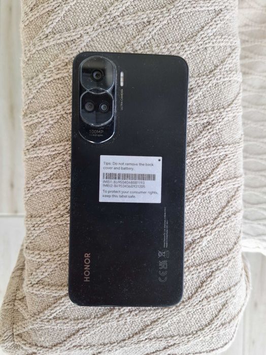 Telefon Honor 90.