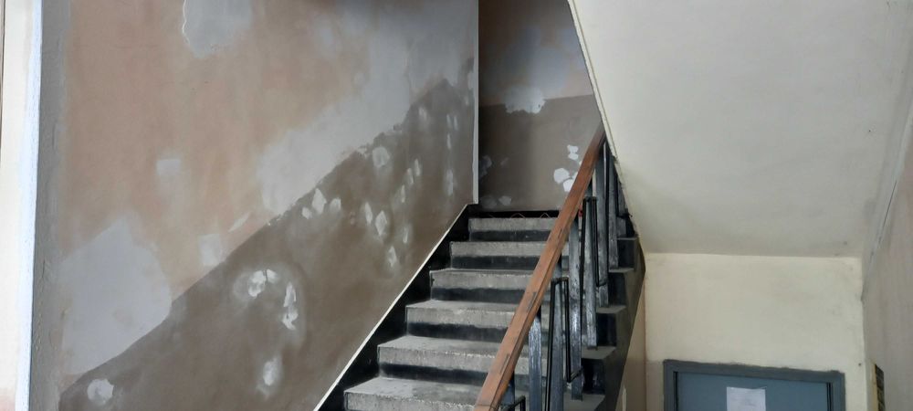 Майстор Бояджия  Боядисване Жилища Входове Бояджийски Услуги за Дома