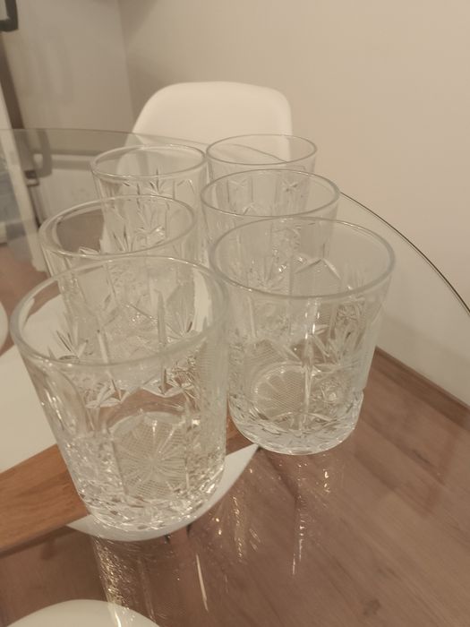 Продавам кристални чаши 6 бр.