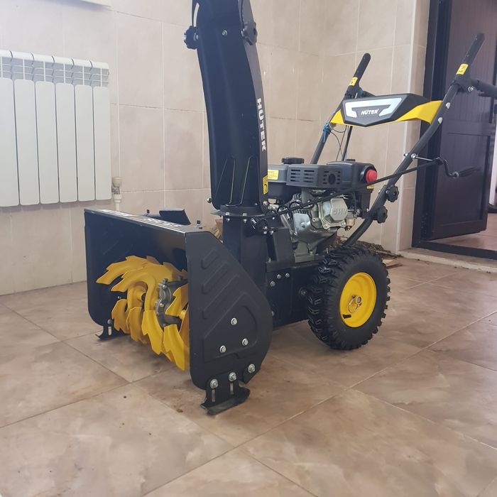 Продам снегоуборщик Huter