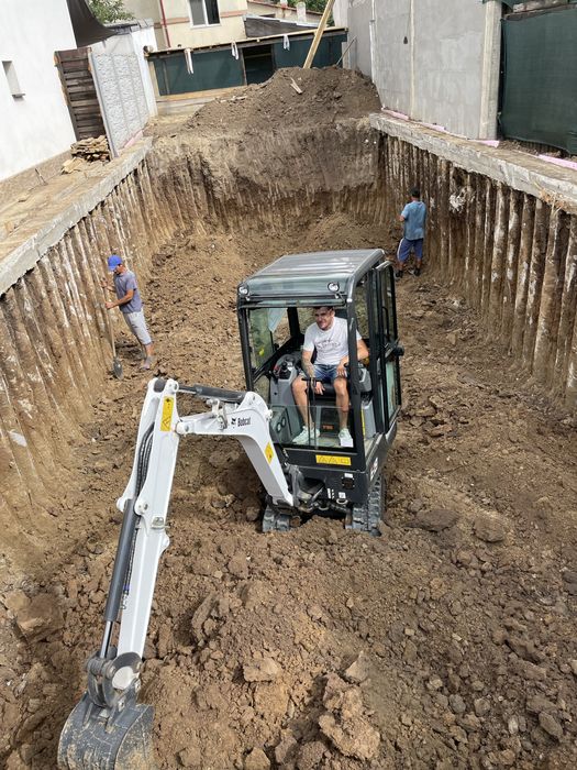 Inchiriez miniexcavator buldo container bobcat