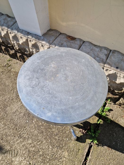 Чудесна антикварна градинска алуминиева маса