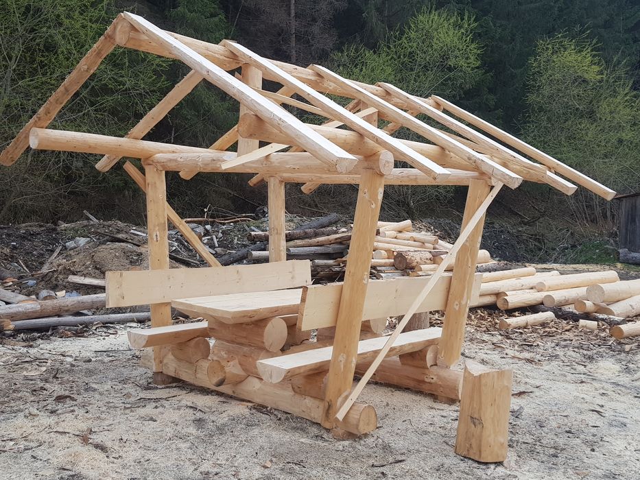 Foisor rustic/ masa cu acoperis  din lemn rotud