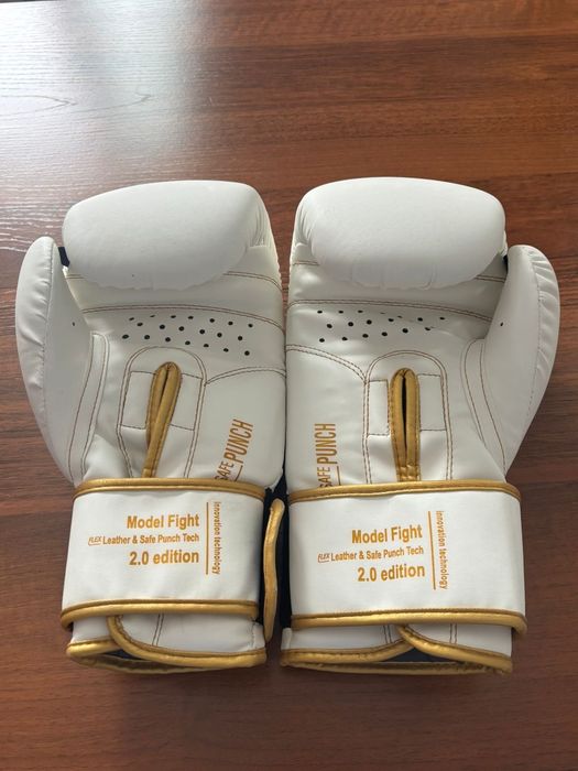 Продам вещи для бокса, боксёрки и перчатки.