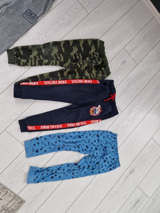 Lot haine mărimea 110-116