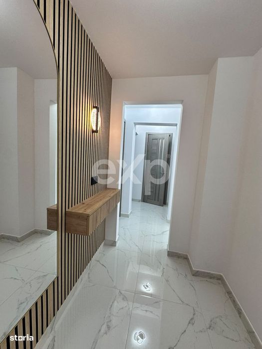 Apartament de vanzare – 3 camere , Micro 8 ,et 1