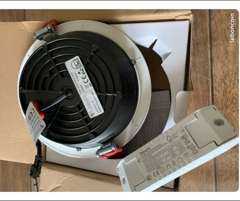 Corp de iluminat cu LED NOU