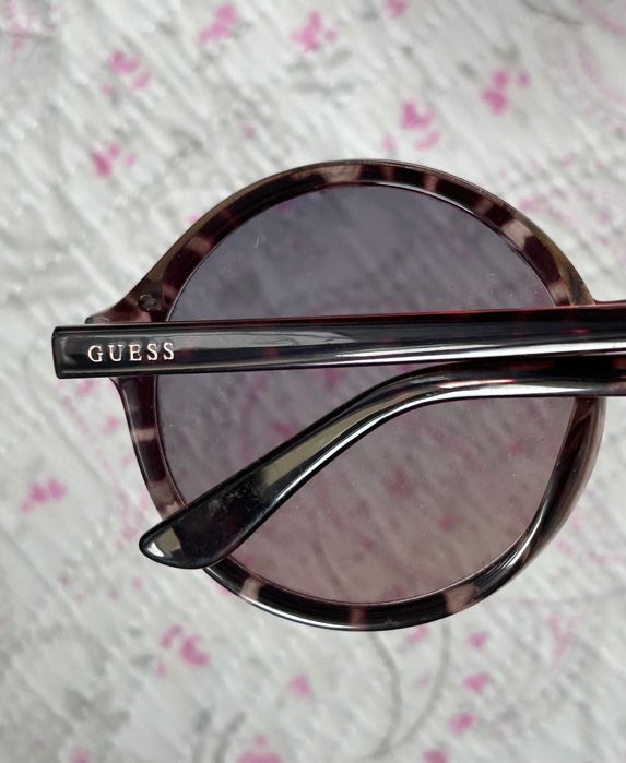Страхотни слънчеви очила Guess