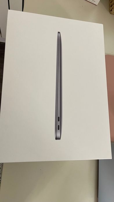 MacBook Air  M1  8 гб